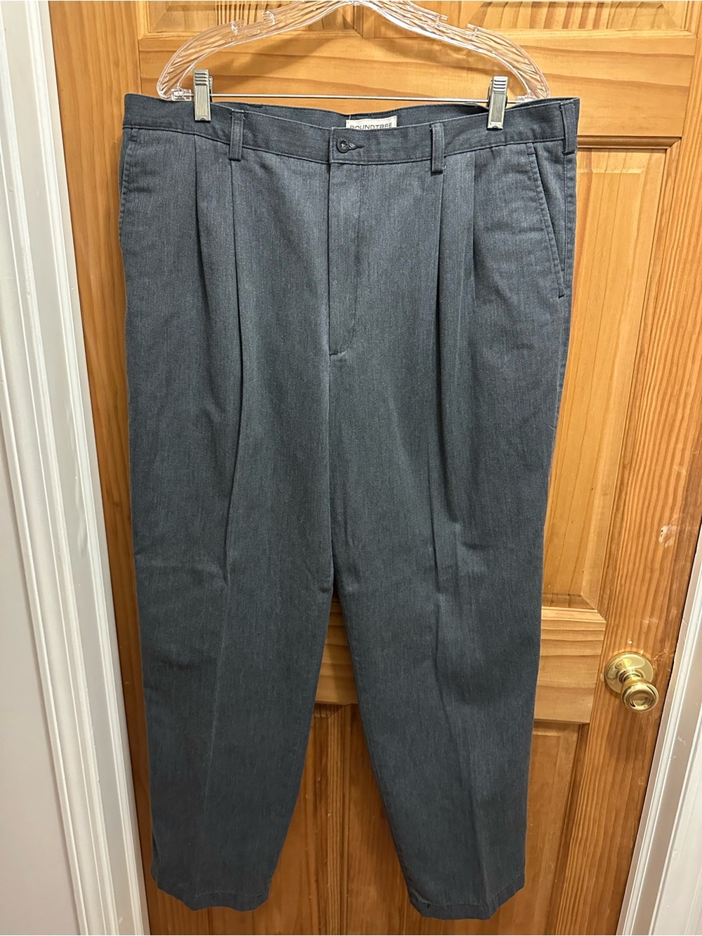 Roundtree & Yorke Charcoal Gray Pleated Dress Pants